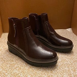 Clarks Airabell Zip Ankle Boot- women’s size 7 Burgundy New in Box